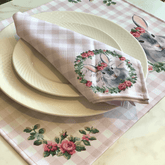 Guardanapo Estampado Páscoa Coelho Xadrez Rosa 45x45cm - Ela Decora